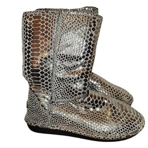 NWOT Bearpaw Viper Metallic Snakeskin Short Boots - Size 10 (Style 834W)